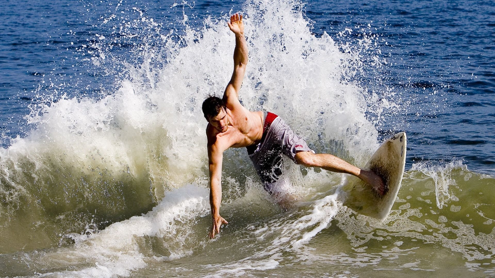 “智慧场馆+绿色基础”深度融合，行业基础设施不断完善升级，智慧场馆解决方案
