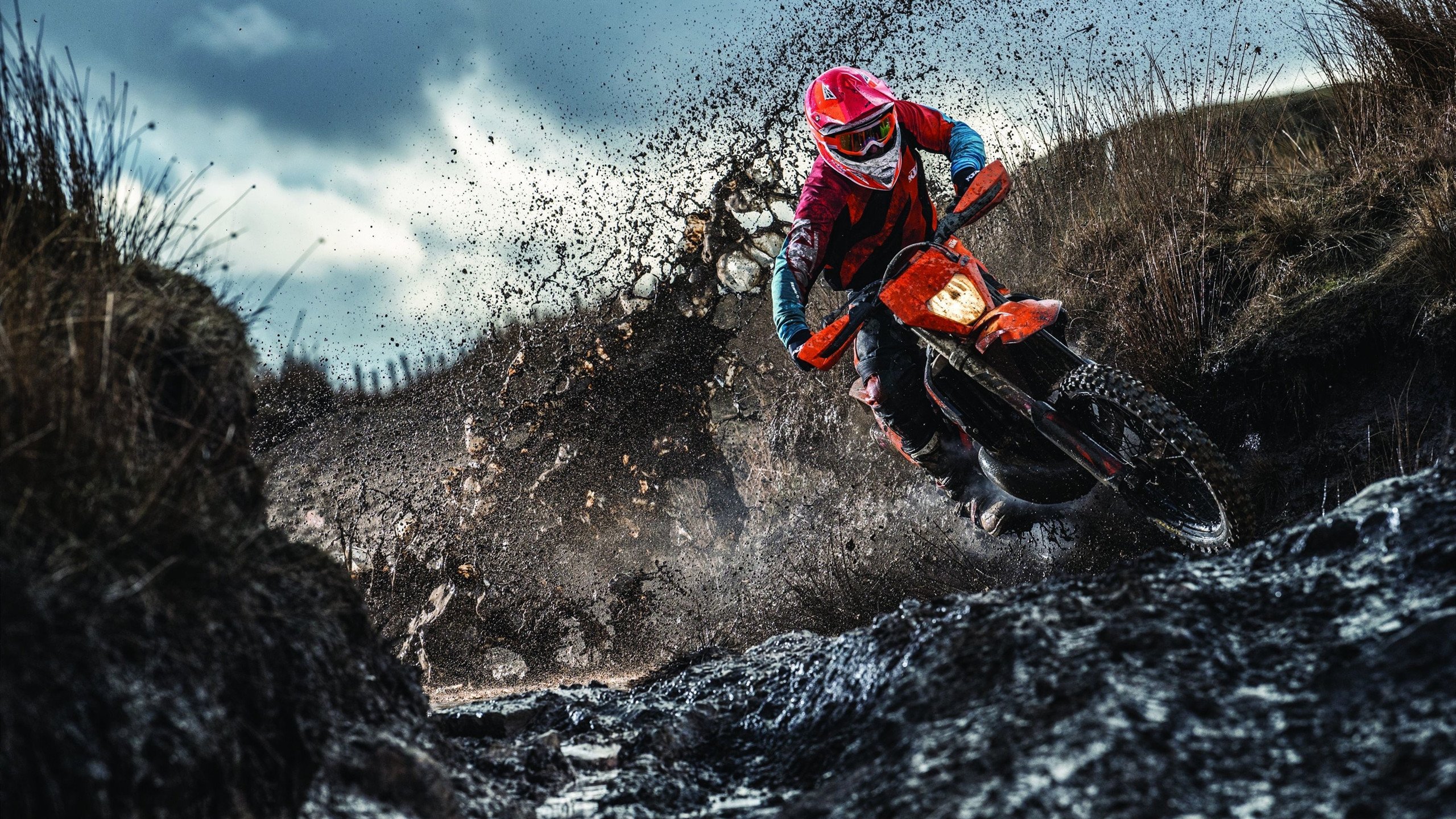 九游下载电脑版-“极速突破”——突破极限的经典超车瞬间，突破极限视频